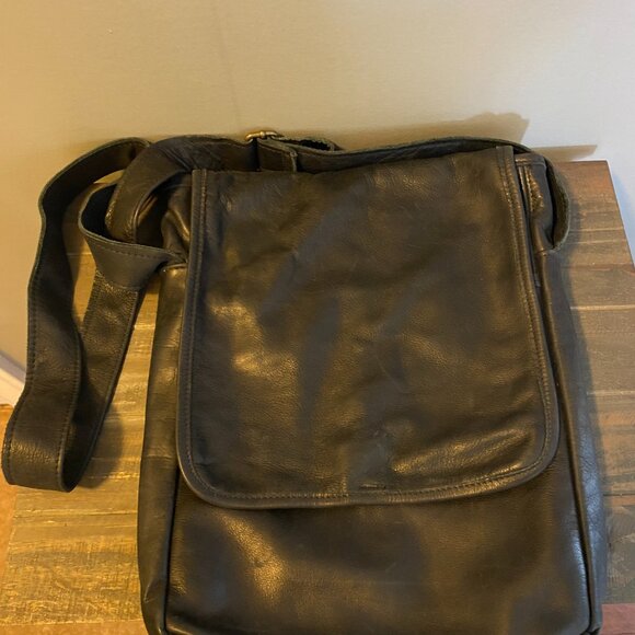 C.A.S. Handmade Leather Messenger Bag - Picture 4 of 8